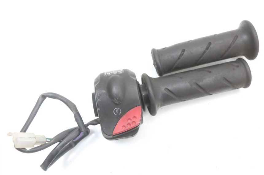 photo de PRZEŁĄCZNIK PRAWY PEUGEOT LUDIX 50 (2008 - 2017) - Widok główny