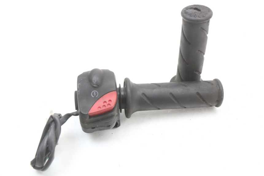 photo de PRZEŁĄCZNIK PRAWY PEUGEOT LUDIX 50 (2008 - 2017) - Szczegół części