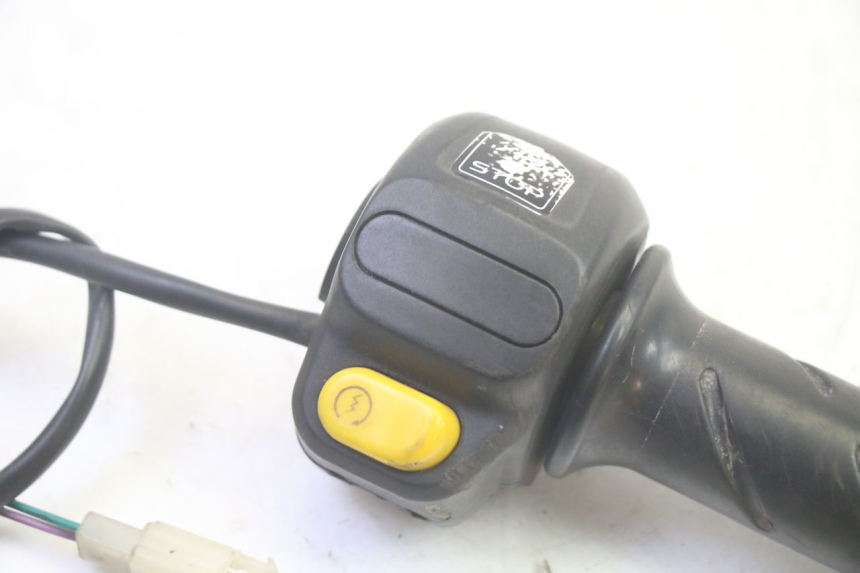 photo de PRZEŁĄCZNIK PRAWY PEUGEOT LUDIX 50 (2008 - 2017) - Szczegół części