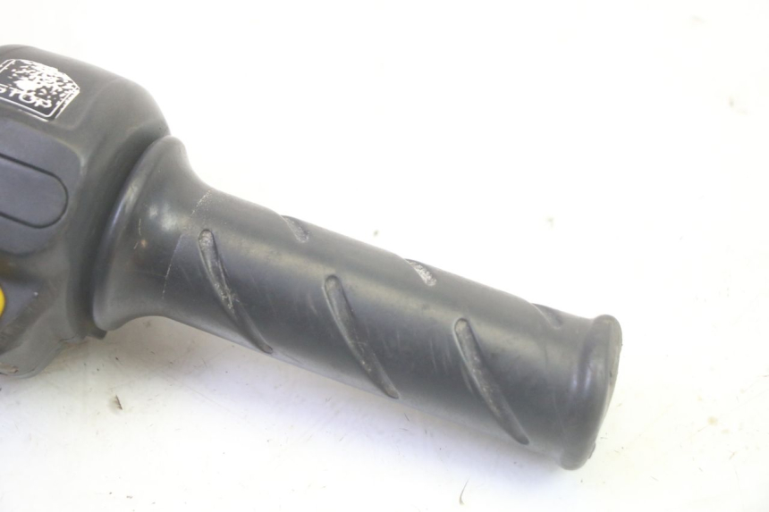 photo de PRZEŁĄCZNIK PRAWY PEUGEOT LUDIX 50 (2008 - 2017) - Zoom stanu zużycia