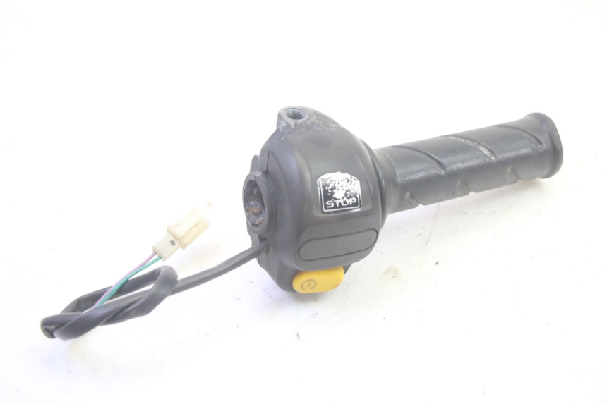 photo de PRZEŁĄCZNIK PRAWY PEUGEOT LUDIX 50 (2008 - 2017) - Inny kąt widzenia