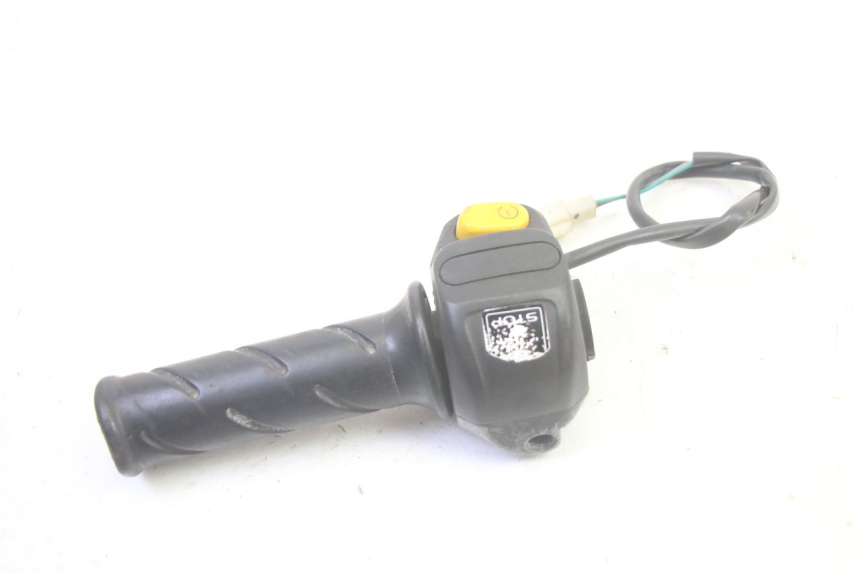 photo de PRZEŁĄCZNIK PRAWY PEUGEOT LUDIX 50 (2008 - 2017) - Zbliżenie techniczne