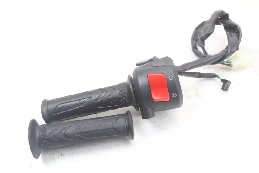 photo de PRZEŁĄCZNIK PRAWY MASAI SCRAMBLER SPORT 125 (2021 - 2025) - Zbliżenie techniczne