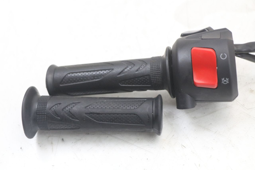 photo de PRZEŁĄCZNIK PRAWY MASAI SCRAMBLER SPORT 125 (2021 - 2025) - Widok ogólny