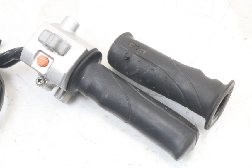 photo de PRZEŁĄCZNIK PRAWY SYM MIO 50 (2011 - 2017) - Szczegół części