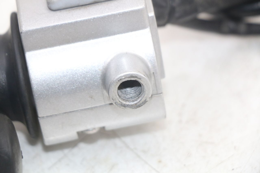 photo de PRZEŁĄCZNIK PRAWY SYM MIO 50 (2011 - 2017) - Zbliżenie techniczne