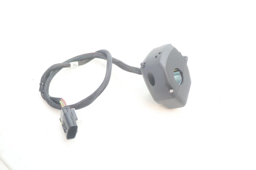 photo de PRAWA PRZEŁĄCZNIK PIAGGIO MP3 HPE 530 (2022 - 2026) - Inny kąt widzenia