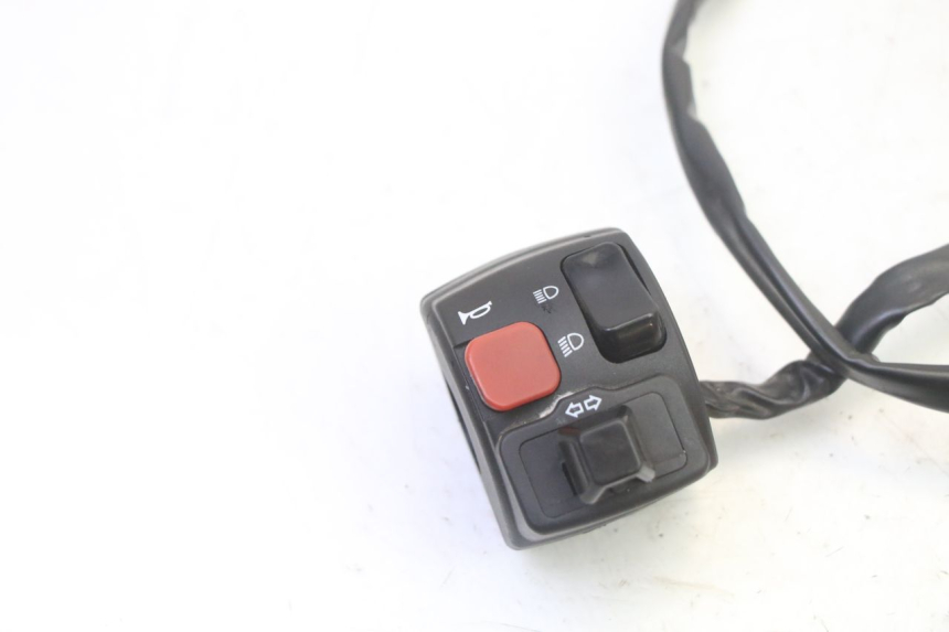 photo de PRZEŁĄCZNIK PRAWY RIEJU MRT 50 (2018 - 2021) - Szczegół części