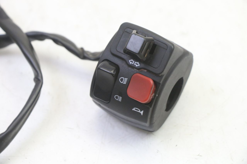 photo de PRZEŁĄCZNIK PRAWY RIEJU MRT 50 (2018 - 2021) - Zbliżenie techniczne