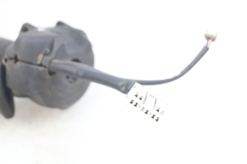 photo de PRZEŁĄCZNIK PRAWY GILERA NEXUS 125 (2007 - 2009) - Zoom stanu zużycia