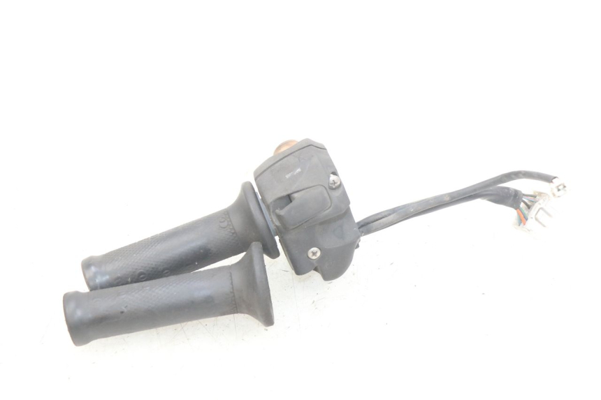 photo de PRZEŁĄCZNIK PRAWY GILERA NEXUS 125 (2007 - 2009) - Zbliżenie techniczne