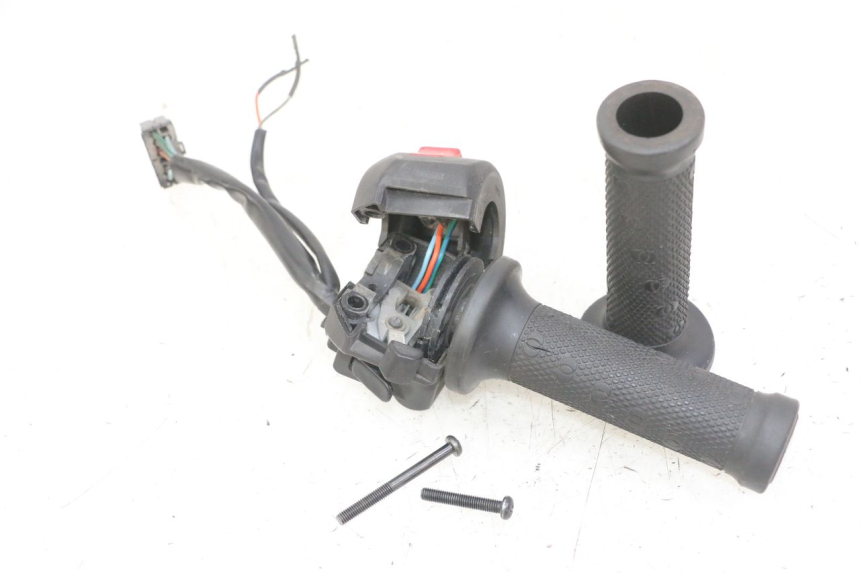 photo de PRZEŁĄCZNIK PRAWY GILERA NEXUS 125 (2009 - 2013) - Szczegóły charakterystyczne