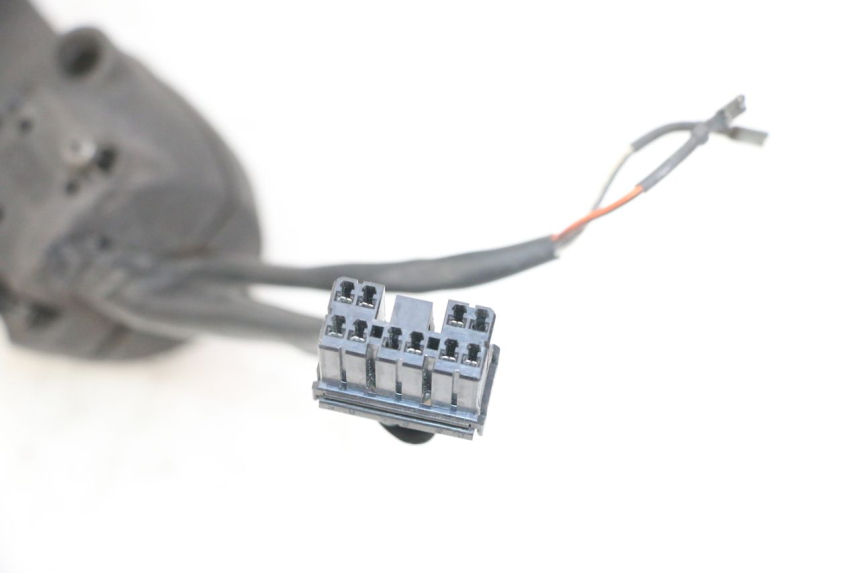 photo de PRZEŁĄCZNIK PRAWY GILERA NEXUS 125 (2009 - 2013) - Zoom stanu zużycia