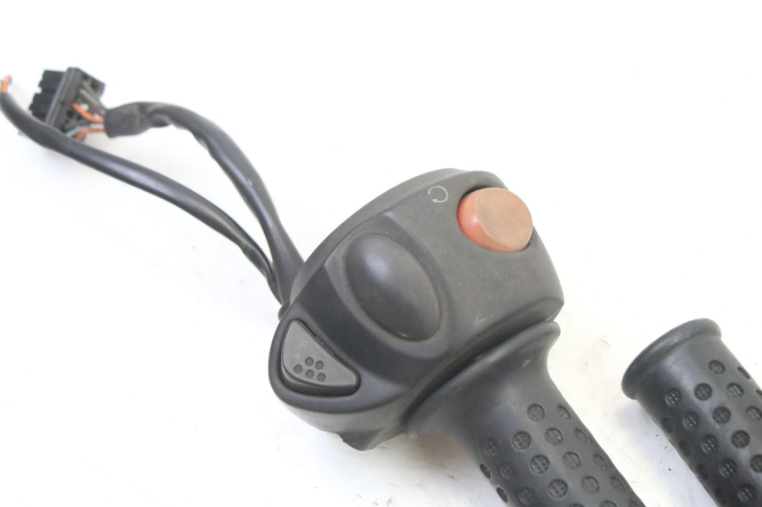 photo de PRZEŁĄCZNIK PRAWY GILERA NEXUS 125 (2009 - 2013) - Szczegół części