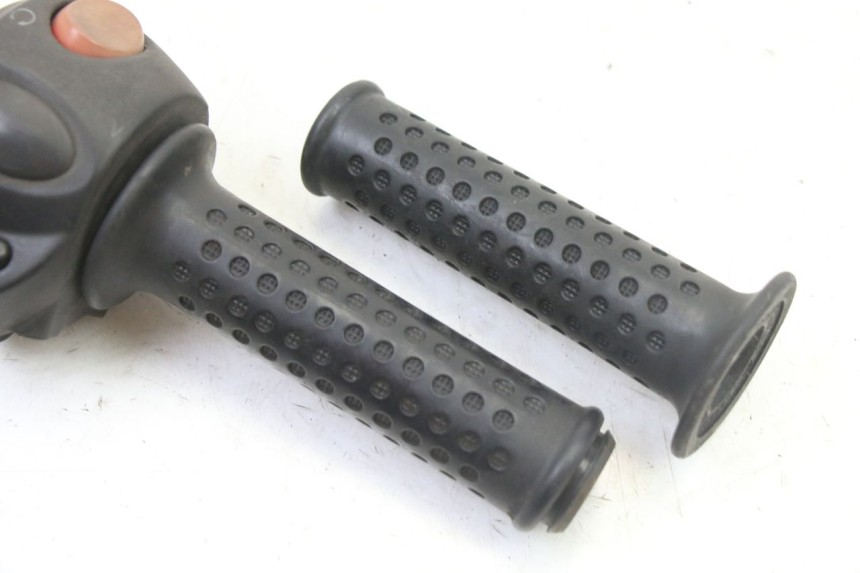 photo de PRZEŁĄCZNIK PRAWY GILERA NEXUS 125 (2009 - 2013) - Zoom stanu zużycia