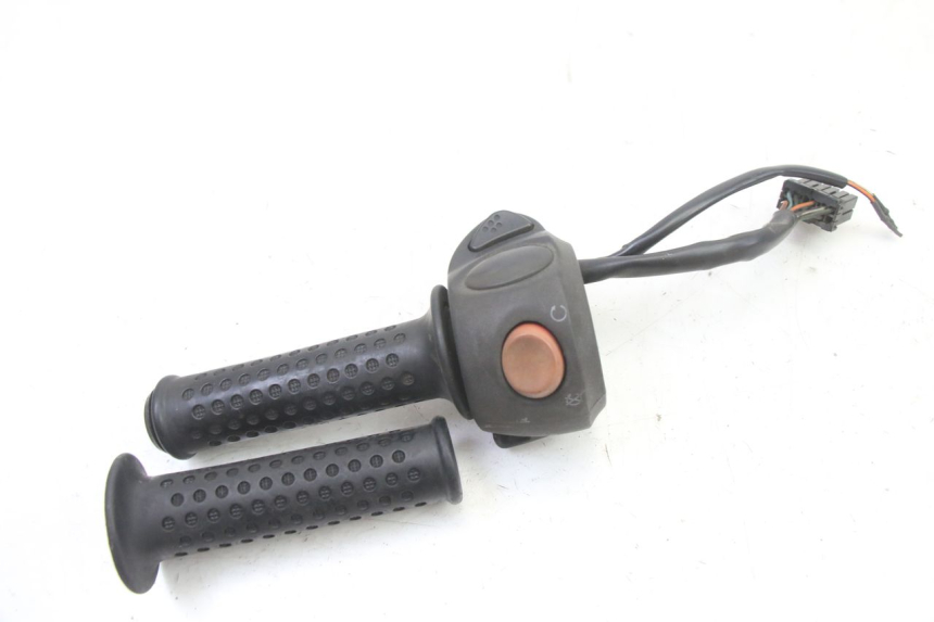 photo de PRZEŁĄCZNIK PRAWY GILERA NEXUS 125 (2009 - 2013) - Inny kąt widzenia