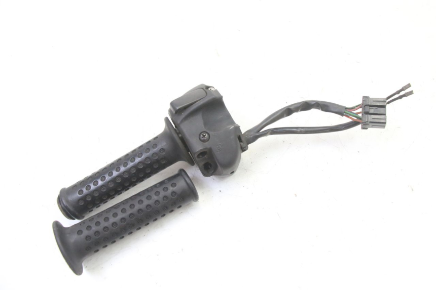 photo de PRZEŁĄCZNIK PRAWY GILERA NEXUS 125 (2009 - 2013) - Zbliżenie techniczne