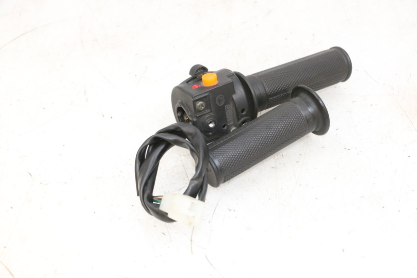 photo de PRZEŁĄCZNIK PRAWY JM MOTORS OLDIES 4T 50 (2010 - 2020) - Zoom stanu zużycia