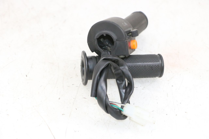 photo de PRZEŁĄCZNIK PRAWY JM MOTORS OLDIES 4T 50 (2010 - 2020) - Inny kąt widzenia