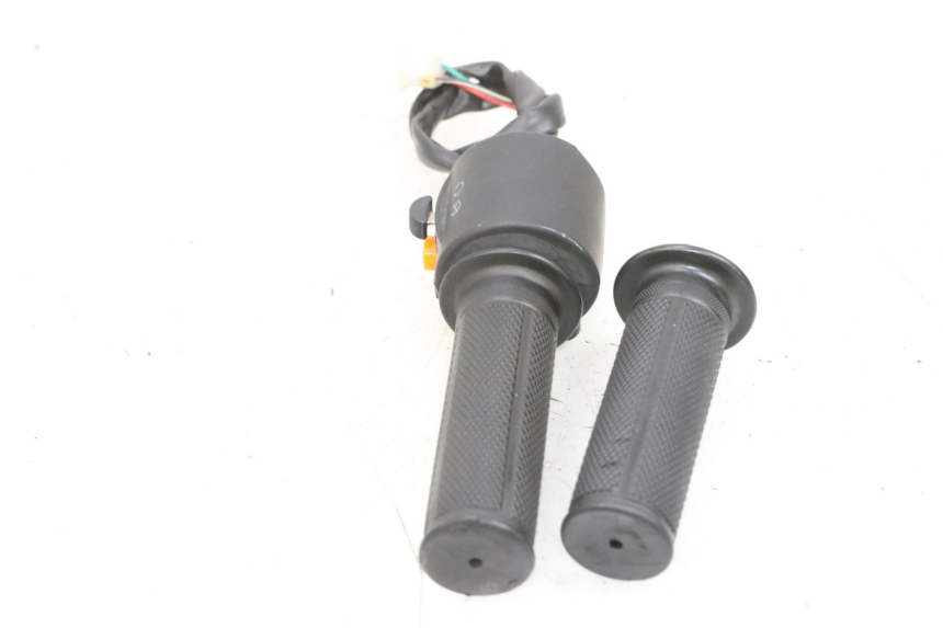 photo de PRZEŁĄCZNIK PRAWY JM MOTORS OLDIES 4T 50 (2010 - 2020) - Punkty mocowania