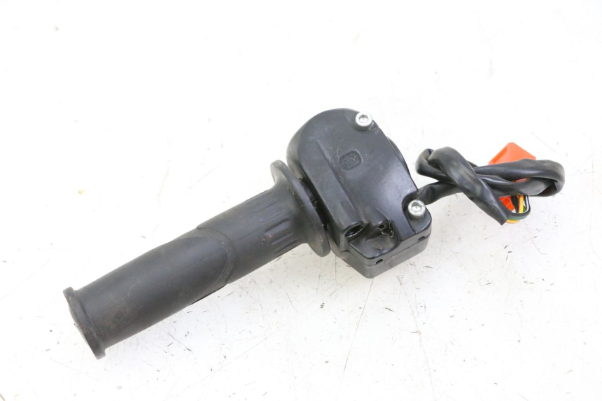 photo de PRZEŁĄCZNIK PRAWY JM MOTORS OLDIES GT 4T 50 (2018 - 2025) - Zbliżenie techniczne