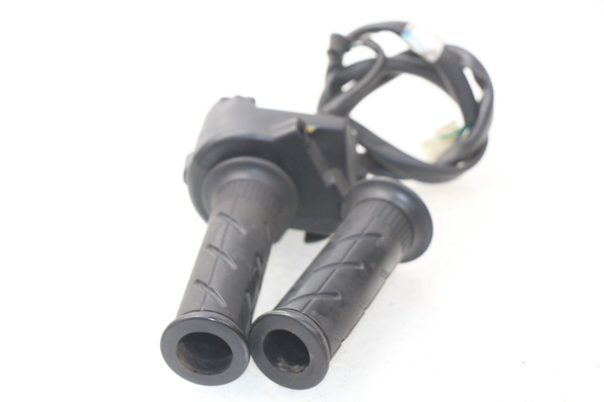 photo de PRZEŁĄCZNIK PRAWY HONDA PCX (JF47) 125 (2012 - 2013) - Szczegół części