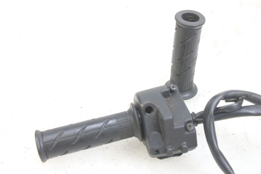 photo de PRZEŁĄCZNIK PRAWY HONDA PCX (JF47) 125 (2012 - 2013) - Zoom stanu zużycia