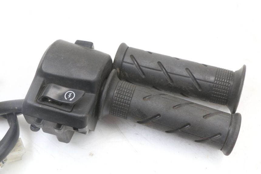 photo de PRZEŁĄCZNIK PRAWY HONDA PCX (JF47) 125 (2012 - 2013) - Szczegół części