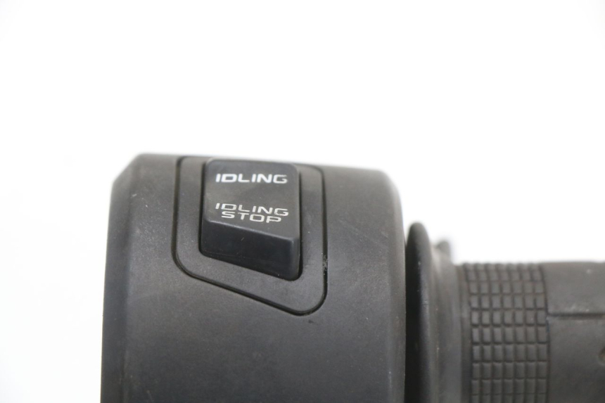 photo de PRZEŁĄCZNIK PRAWY HONDA PCX (JF47) 125 (2012 - 2013) - Zbliżenie techniczne