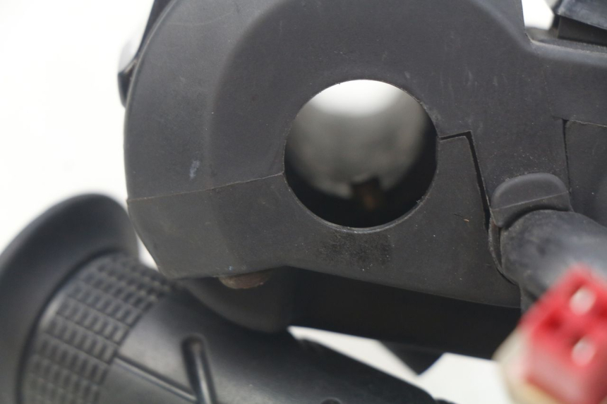 photo de PRZEŁĄCZNIK PRAWY HONDA PCX (JF57/JF64) 125 (2014 - 2018) - Zoom stanu zużycia