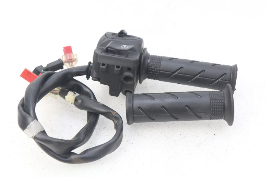 photo de PRZEŁĄCZNIK PRAWY HONDA PCX (JF57/JF64) 125 (2014 - 2018) - Stan powierzchni