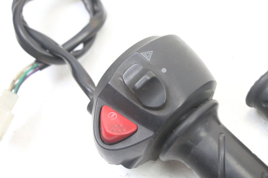 photo de PRZEŁĄCZNIK PRAWY PEUGEOT CITYSTAR 125 (2011 - 2017) - Szczegół części