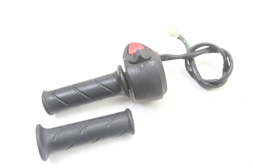 photo de PRZEŁĄCZNIK PRAWY PEUGEOT CITYSTAR 125 (2011 - 2017) - Zoom stanu zużycia