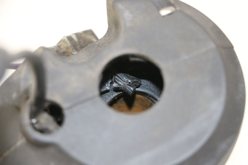 photo de PRZEŁĄCZNIK PRAWY PEUGEOT CITYSTAR 50 (2013 - 2017) - Zoom stanu zużycia