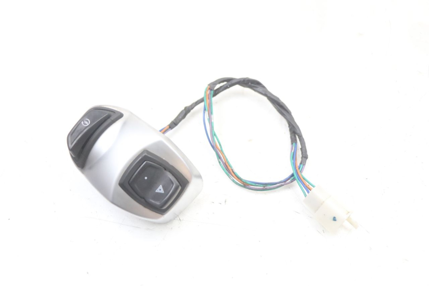 photo de PRZEŁĄCZNIK PRAWY PEUGEOT DJANGO 125 (2014 - 2017) - Zoom stanu zużycia