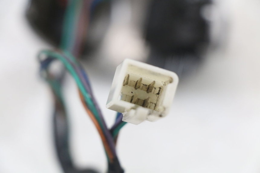 photo de PRZEŁĄCZNIK PRAWY PEUGEOT DJANGO 125 (2014 - 2017) - Zbliżenie techniczne