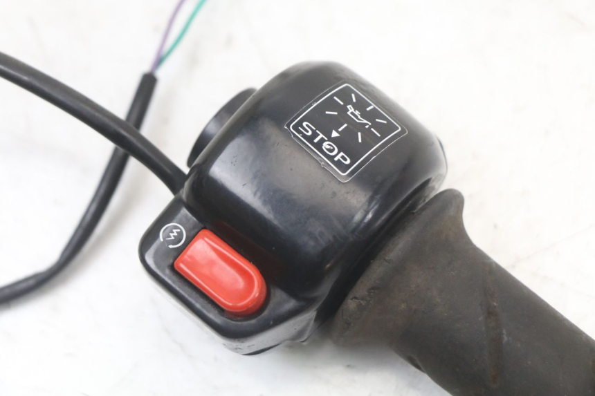 photo de PRZEŁĄCZNIK PRAWY PEUGEOT LUDIX 50 (2005 - 2007) - Zoom stanu zużycia