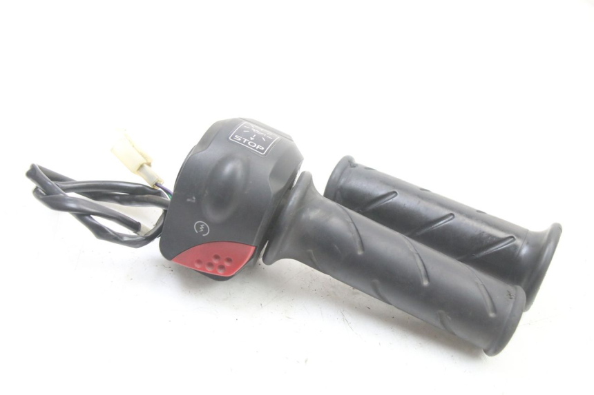 photo de PRZEŁĄCZNIK PRAWY PEUGEOT TREKKER TKR 50 (2005 - 2014) - Zoom stanu zużycia