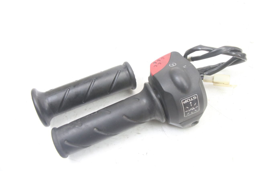 photo de PRZEŁĄCZNIK PRAWY PEUGEOT TREKKER TKR 50 (2005 - 2014) - Inny kąt widzenia