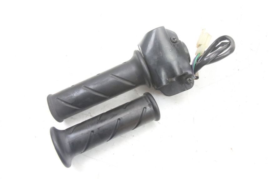 photo de PRZEŁĄCZNIK PRAWY PEUGEOT TREKKER TKR 50 (2005 - 2014) - Zbliżenie techniczne