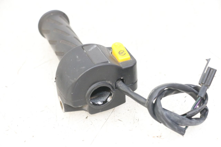 photo de PRZEŁĄCZNIK PRAWY PEUGEOT VIVACITY 125 (2010 - 2017) - Zbliżenie techniczne