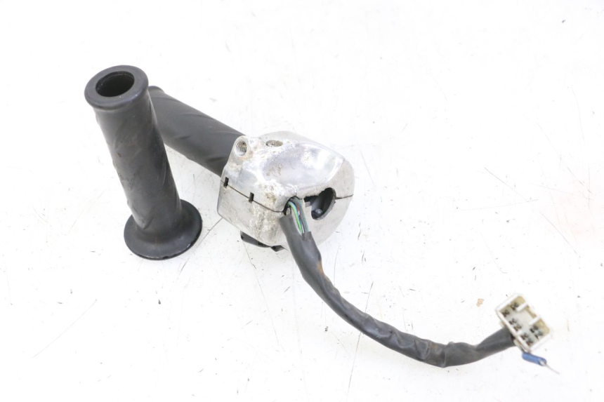 photo de PRZEŁĄCZNIK PRAWY PIAGGIO BEVERLY 125 (1998 - 2005) - Zoom stanu zużycia