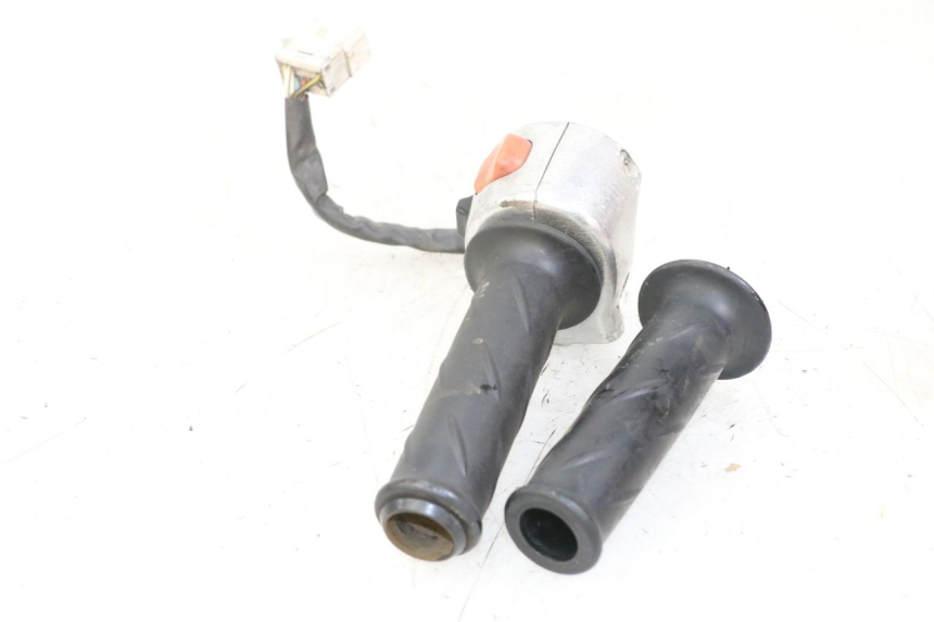 photo de PRZEŁĄCZNIK PRAWY PIAGGIO BEVERLY 125 (1998 - 2005) - Widok ogólny