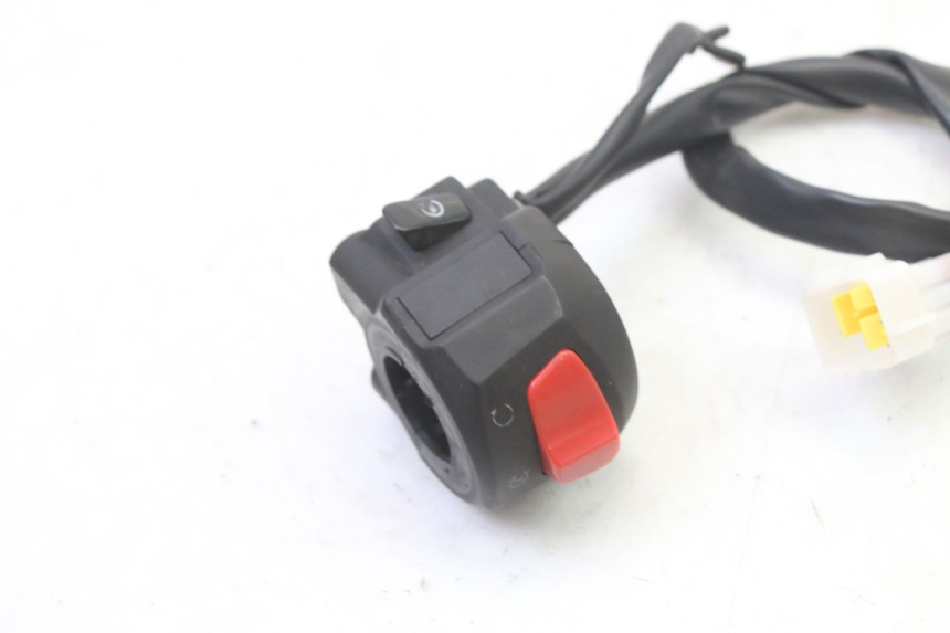 photo de PRZEŁĄCZNIK PRAWY MAG POWER R-STREET 50 (2016 - 2025) - Inny kąt widzenia