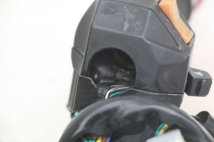 photo de PRZEŁĄCZNIK PRAWY YAMASAKI ROADSTER 50 (2013 - 2018) - Szczegół części