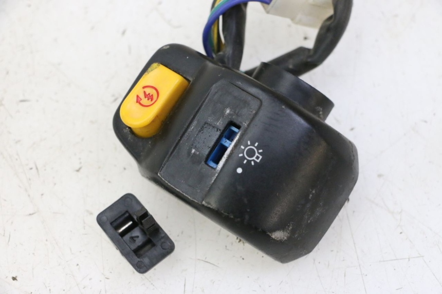 photo de PRZEŁĄCZNIK PRAWY PGO RODOSHOW 2T 50 (2003 - 2007) - Zoom stanu zużycia