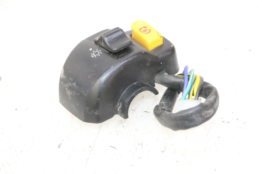 photo de PRZEŁĄCZNIK PRAWY PGO RODOSHOW 2T 50 (2003 - 2007) - Stan powierzchni