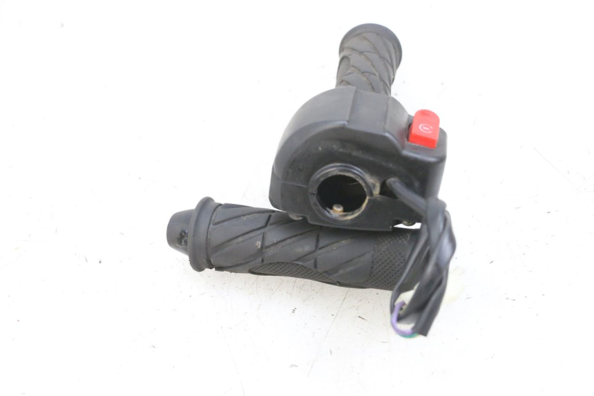 photo de PRZEŁĄCZNIK PRAWY TNT MOTOR ROMA 10' 4T 50 (2019 - 2022) - Zbliżenie techniczne