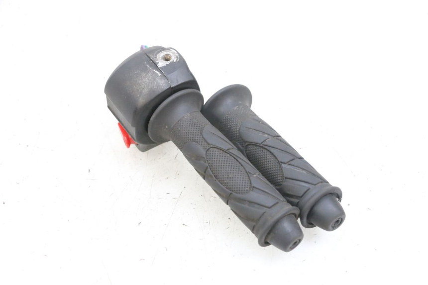 photo de PRZEŁĄCZNIK PRAWY TNT MOTOR ROMA 10' 4T 50 (2019 - 2022) - Punkty mocowania