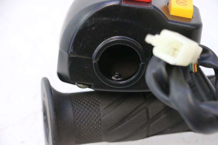 photo de PRZEŁĄCZNIK PRAWY TNT MOTOR ROMA 12' 2T 50 (2007 - 2018) - Zoom stanu zużycia
